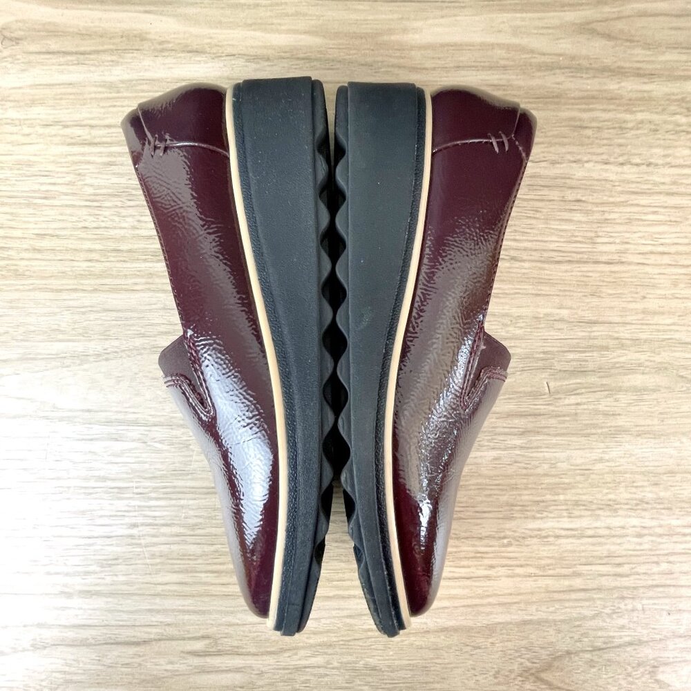 Clarks Sharon Dolly Burgundy slip-ons - size 7.5 medium - Picture 9 of 11
